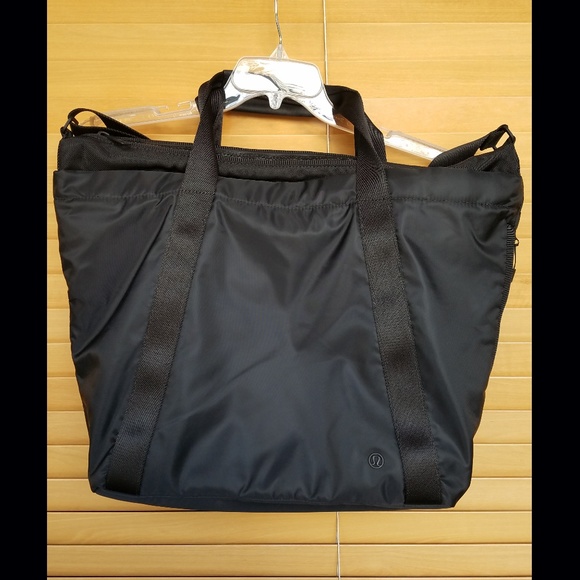lululemon athletica Handbags - Lululemon Carry The Day Bag